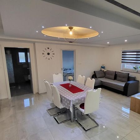 Apartma Lara Lesicno ภายนอก รูปภาพ