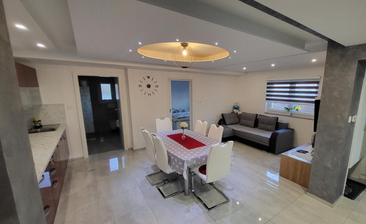 Apartma Lara Lesicno ภายนอก รูปภาพ